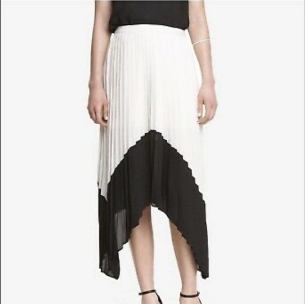 Express Women High Waist Asymmetrical Pleated Skirt Black Cream  Size 4